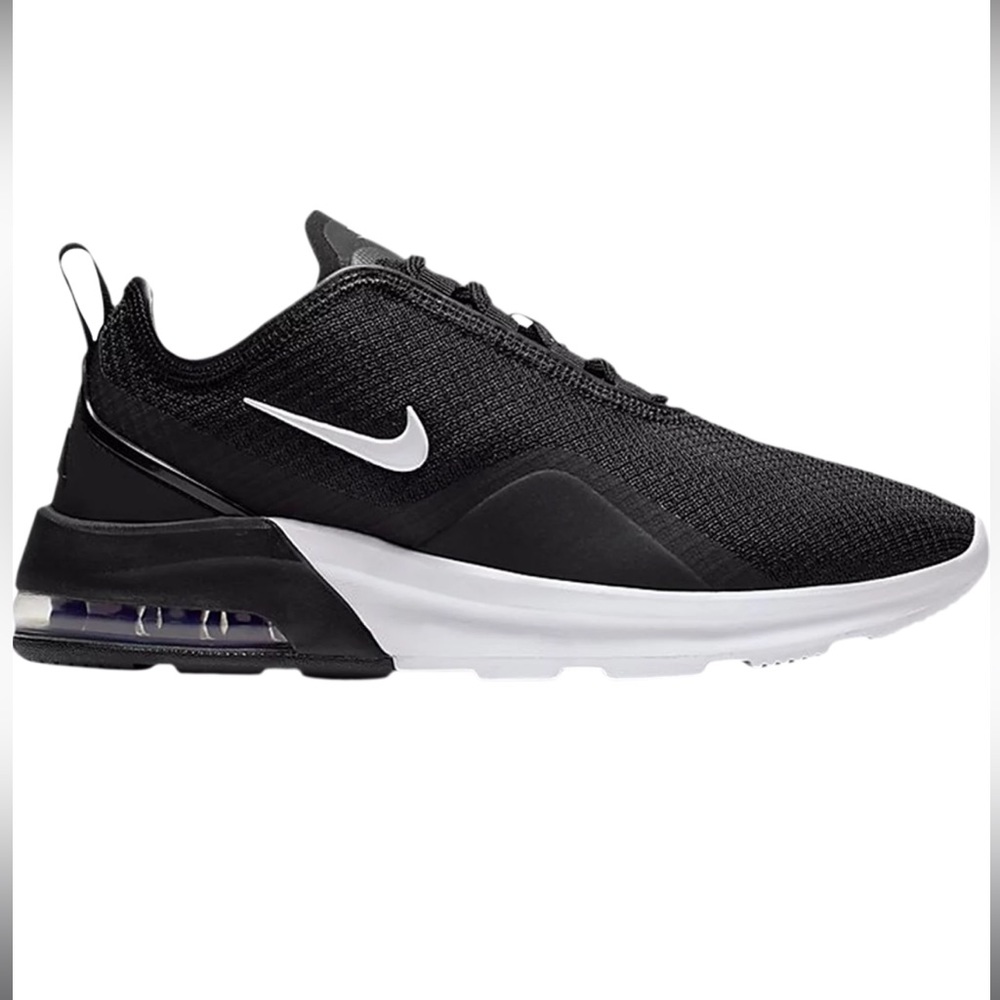 Nike Air Max Motion 2 in Black